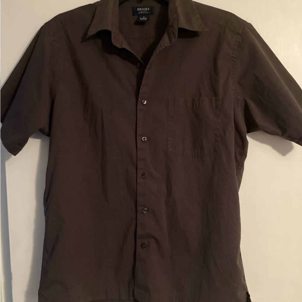 Brooks mens button pocket t-shirt